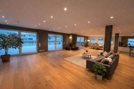 Haus Oberursel (Taunus) - 7 Zimmer, 375 m&sup2;, 3.950&euro; | Angebot:25098040