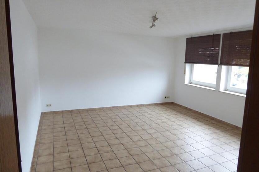 Mietwohnung, 2 Zimmer, Küche, Bad, 1 OG