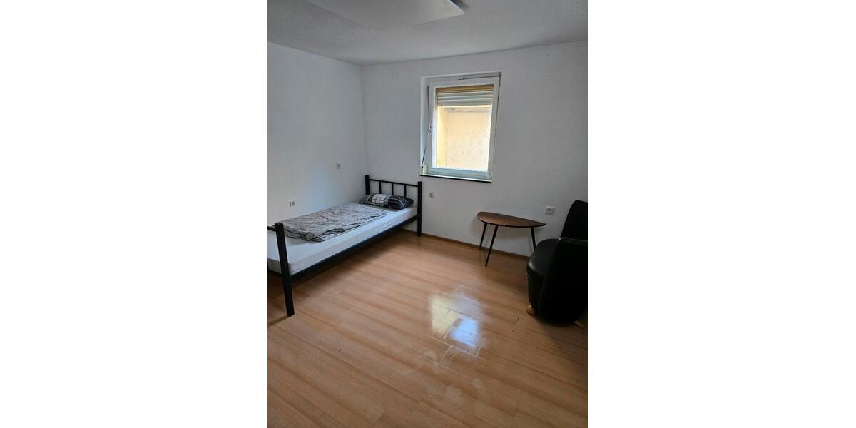 Wohnen auf Zeit Albertshofen - 7 Zimmer, 137 m&sup2;, 15&euro; | Angebot:26610230