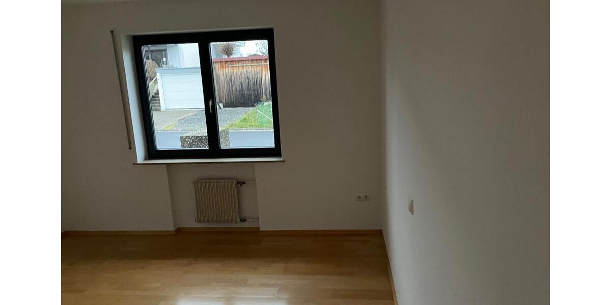 4 Zimmer Wohnung zu vermieten, zusätzlich Kellerraum und Garage 5 zimmer