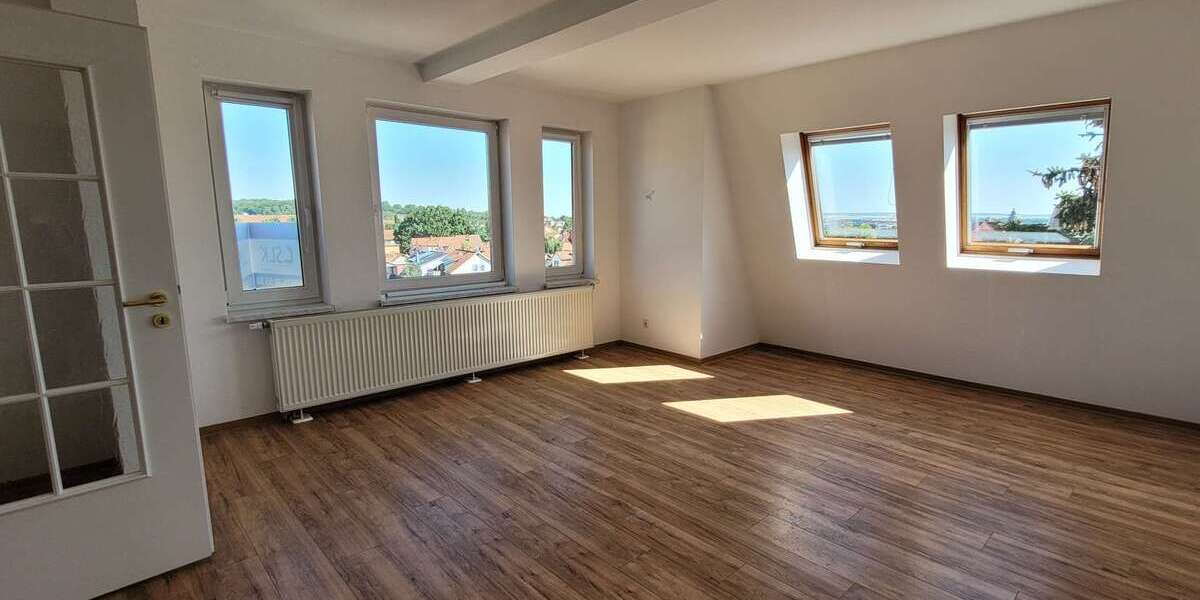 Etagenwohnung Gotha - 3 Zimmer, 98 m&sup2;, 599&euro; | Angebot:26975311