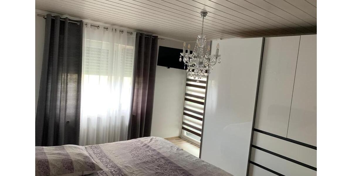 Etagenwohnung Reutlingen Altenburg - 4 Zimmer, 100 m&sup2;, 1.200&euro; | Angebot:25713650