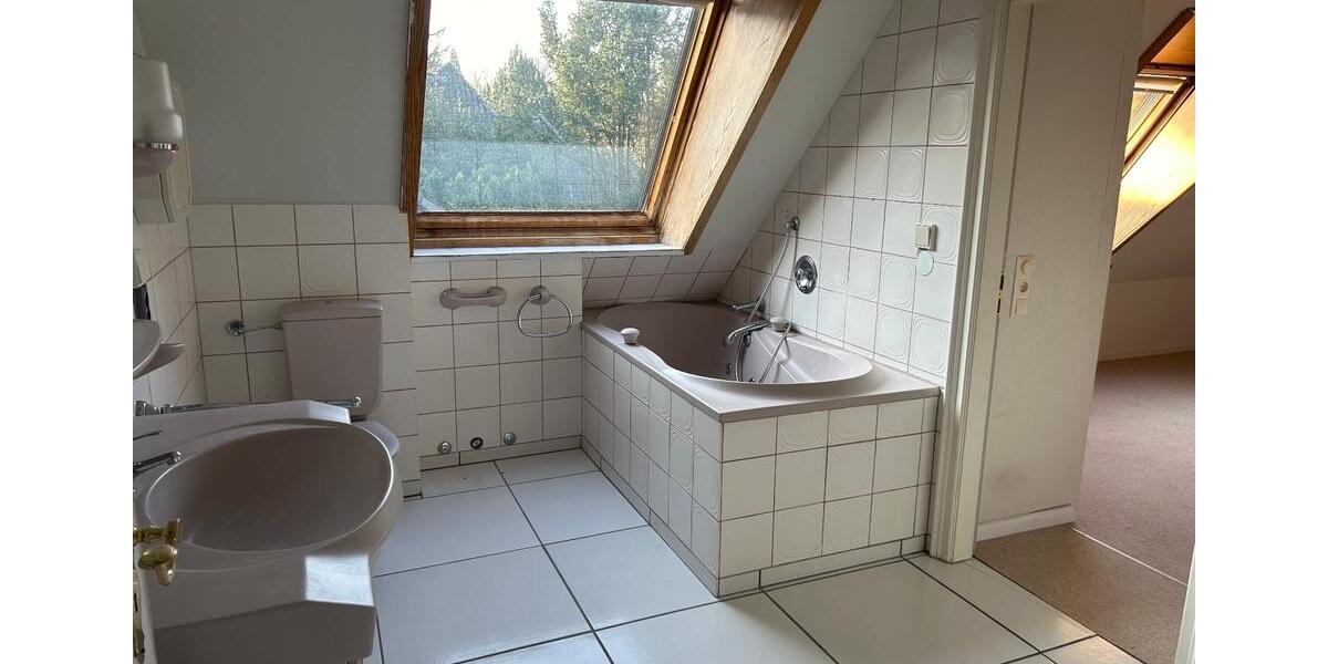 Dachgeschoßwohnung Hamburg Wandsbek - 2 Zimmer, 85 m&sup2;, 1.150&euro; | Angebot:26044317