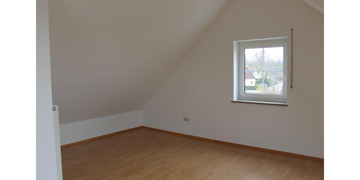 Dachgeschoßwohnung Schrobenhausen - 4 Zimmer, 101 m&sup2;, 925&euro; | Angebot:24877751