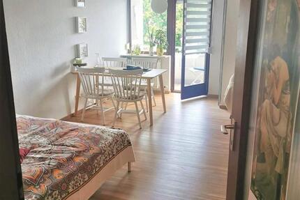 Helles und ruhiges Apartment mit Balkon im Zentrum