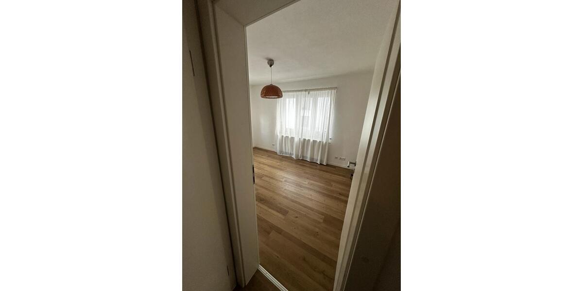 Etagenwohnung Ludwigsburg - 3 Zimmer, 85 m&sup2;, 1.200&euro; | Angebot:25216209