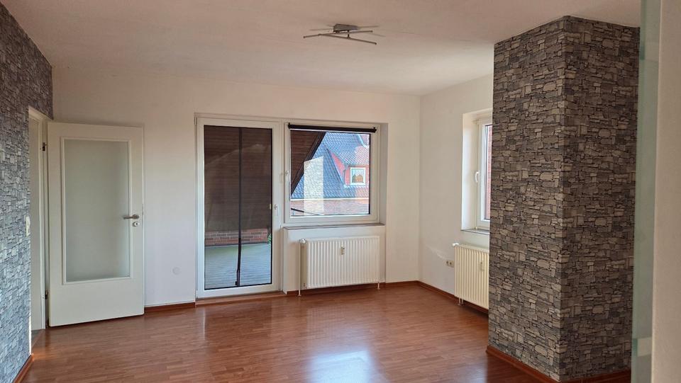 Dachgeschoßwohnung Hankensbüttel - 3.5 Zimmer, 77 m&sup2;, 500&euro; | Angebot:25874550