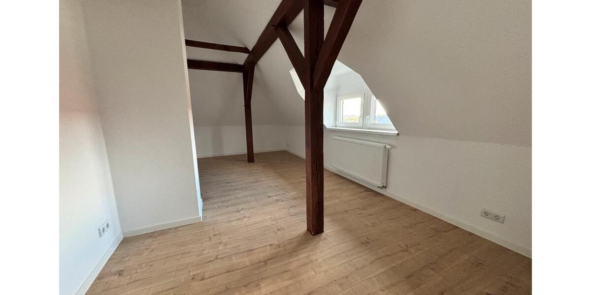 Dachgeschoßwohnung Weißenfels - 2 Zimmer, 66 m&sup2;, 595&euro; | Angebot:26272190