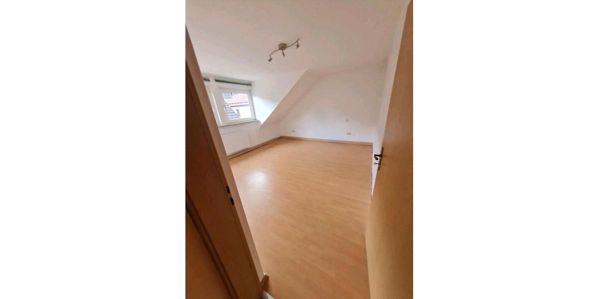 Dachgeschoßwohnung Niederfischbach - 3 Zimmer, 84 m&sup2;, 800&euro; | Angebot:24639748