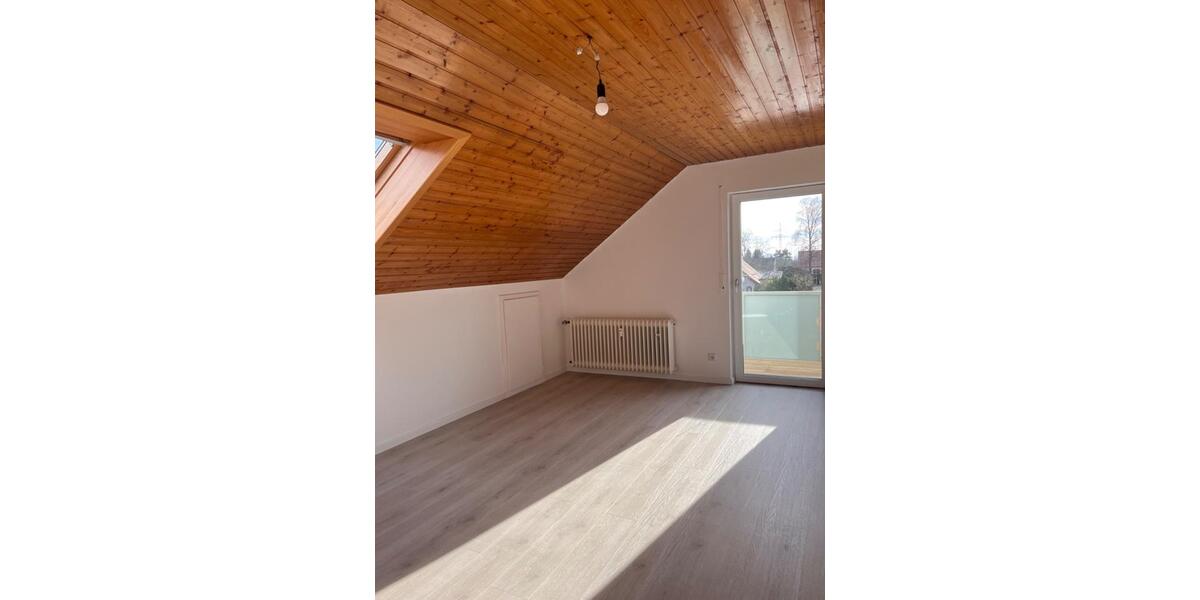 Helle 3-Zimmer DG Wohnung mit Südbalkon - 68 Quadratmeter 3 zimmer