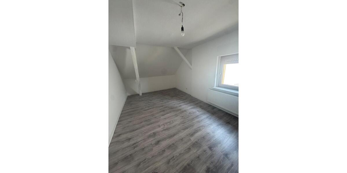 Dachgeschoßwohnung Kreuztal - 5.5 Zimmer, 75 m&sup2;, 700&euro; | Angebot:25721902