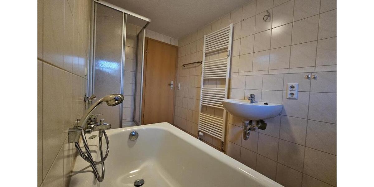 Dachgeschoßwohnung Altenburg - 1 Zimmer, 41 m&sup2;, 268&euro; | Angebot:25785342