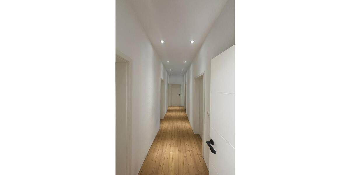 PROJEKTERSTBEZUG Frisch sanierte 4 Zimmer Altbauwohnung Zentral 4 zimmer