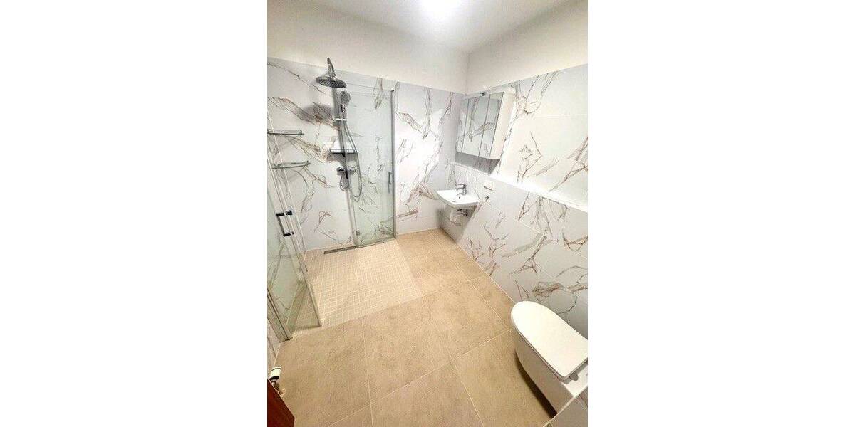 Neu renovierte 3 ZKB-Wohnung mit Loggia zum Wohlfühlen. 3 zimmer