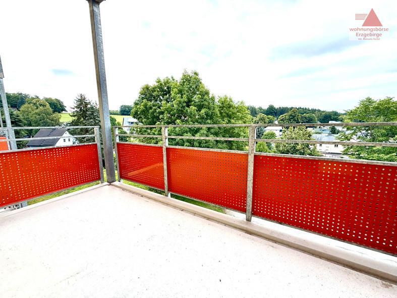 Thum - sanierte 4-Raum-Wohnung mit Balkon! Ruhig und dennoch zentrumsnah!!