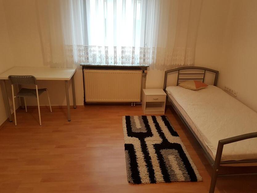 Möblierte WG Zimmer StudentenZimmer in Bruchsal - 5 Minuten BHF