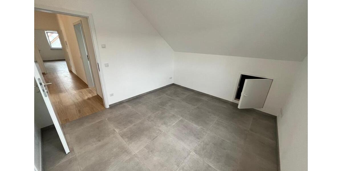Dachgeschoßwohnung Langenneufnach - 4 Zimmer, 82 m&sup2;, 1.350&euro; | Angebot:26591696