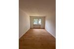 *Helle 4-Zimmer-Wohnung mit Balkon*