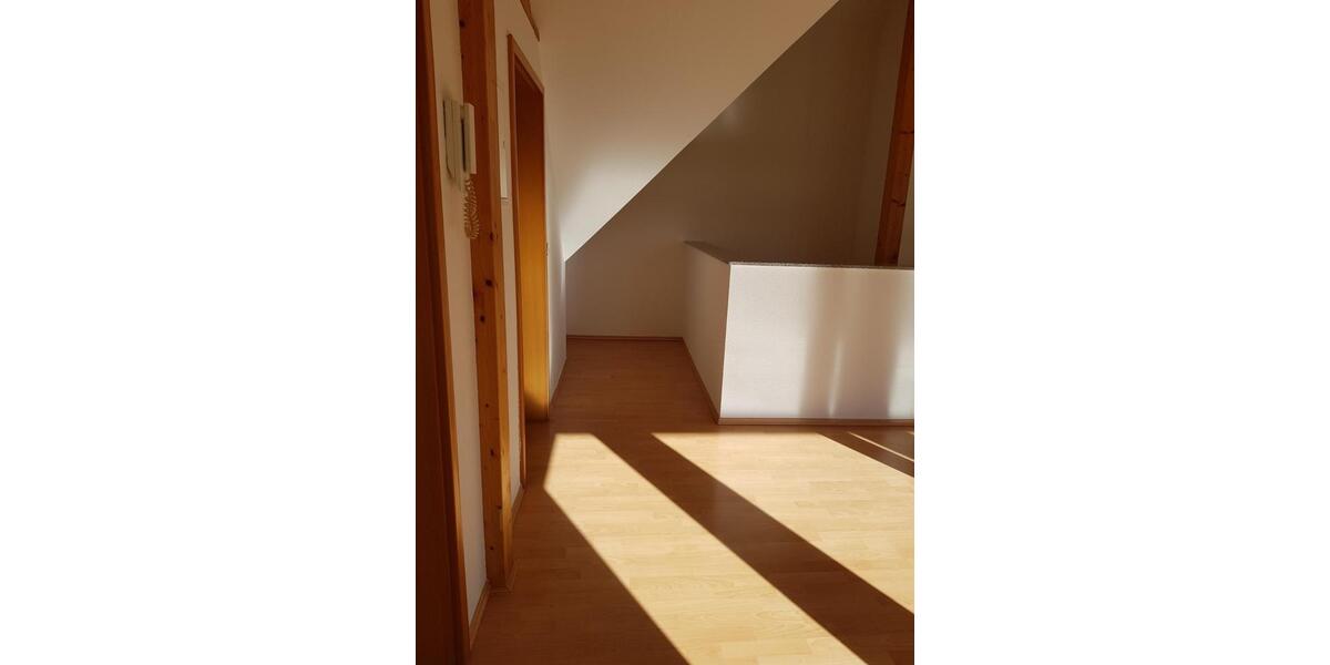 Dachgeschoßwohnung Hohenstein-Ernstthal Ernstthal - 3 Zimmer, 85 m&sup2;, 595&euro; | Angebot:25255010