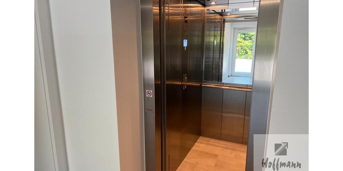 Penthouse-Wohnung mit Dachterrasse und Fahrstuhl 2 zimmer