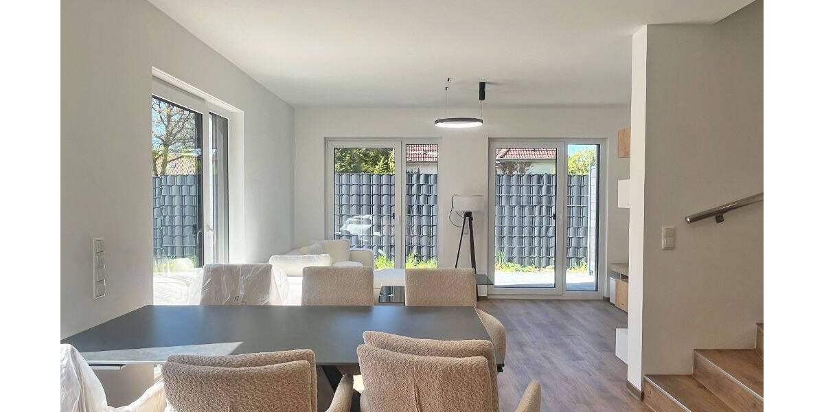 Reihenmittelhaus Hamburg Rahlstedt - 4 Zimmer, 115 m&sup2;, 2.700&euro; | Angebot:26733433