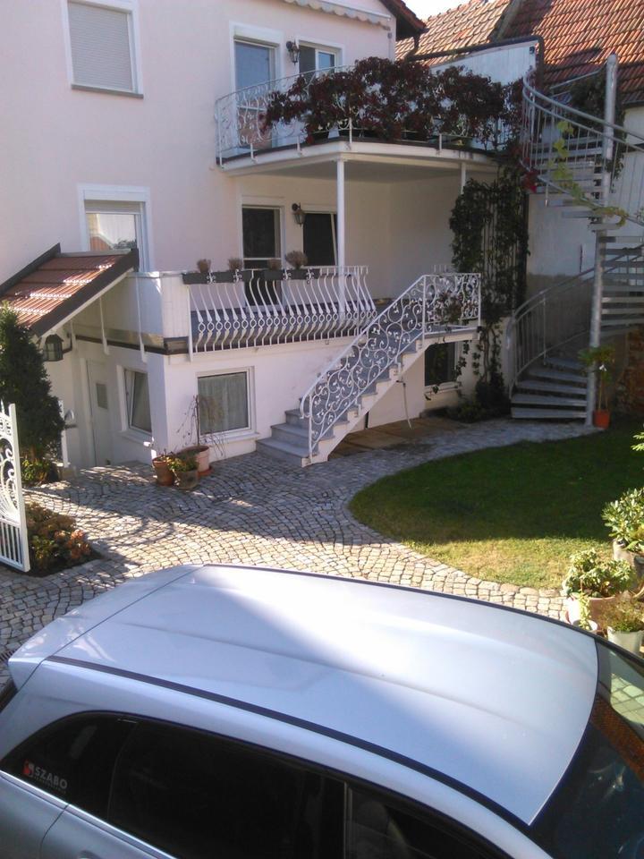 Großz. Einfam.haus mit Einl.w., Hof, Garten, Garage in Gernach