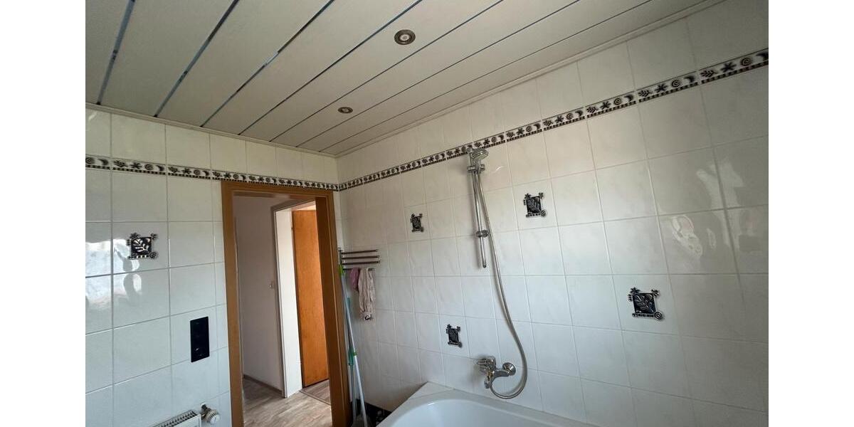 Dachgeschoßwohnung Mitteleschenbach - 3 Zimmer, 85 m&sup2;, 600&euro; | Angebot:26700379