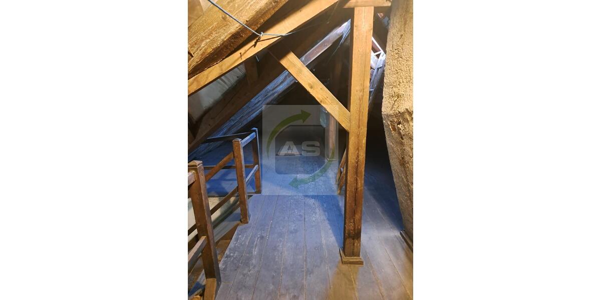 Dachgeschoßwohnung Zwickau - 1 Zimmer, 38 m&sup2;, 200&euro; | Angebot:25267482