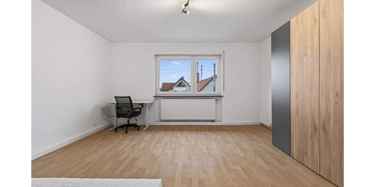 Teilmöblierte 5 Zimmerwohnung mit 2 Balkonen in Karlsruhe-Knielingen ab sofort zu vermieten 5 zimmer