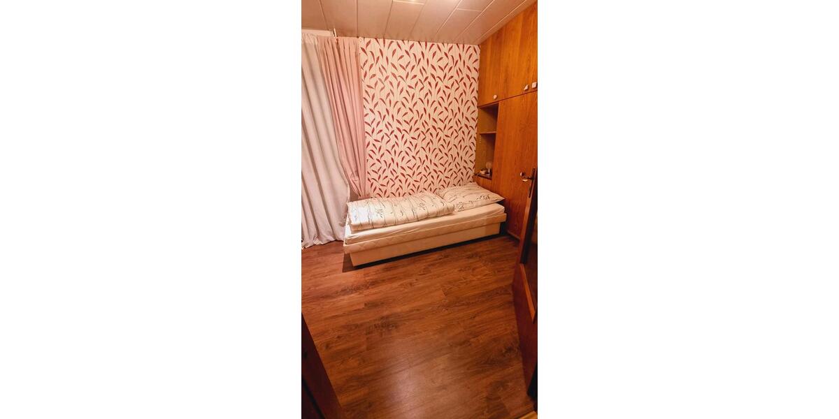Wohnen auf Zeit Lohmar - 4 Zimmer, 125 m&sup2;, 100&euro; | Angebot:26289069
