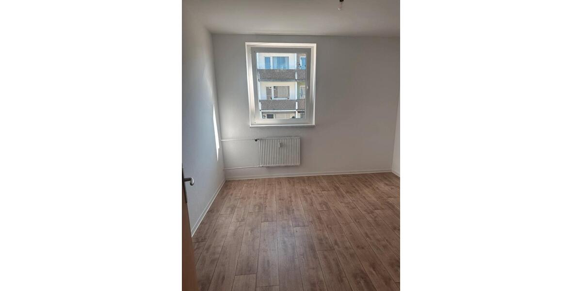 Etagenwohnung Gingst - 3 Zimmer, 66 m&sup2;, 350&euro; | Angebot:24713705