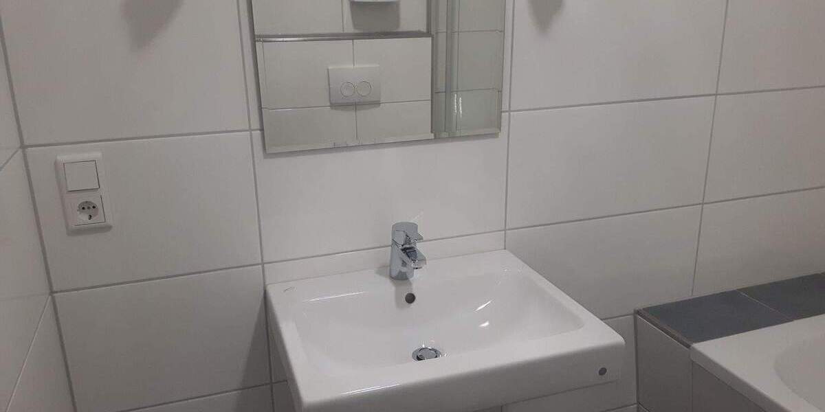 Schöne Altbauwohnung in einem 4 Parteienhaus. 4 zimmer