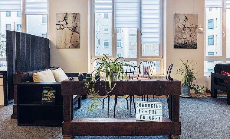 Freie Schreibtischplätze und Büros in Winterhuder Coworking Space - All-in-Miete zimmer