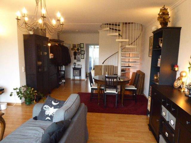 EXKLUSIV SANIERT MAISONETTE MODERNES BAD + SEP. WC BALKON INS GRÜNE LAMINAT EINBAUKÜ. MÖGL. ELLER 3 zimmer