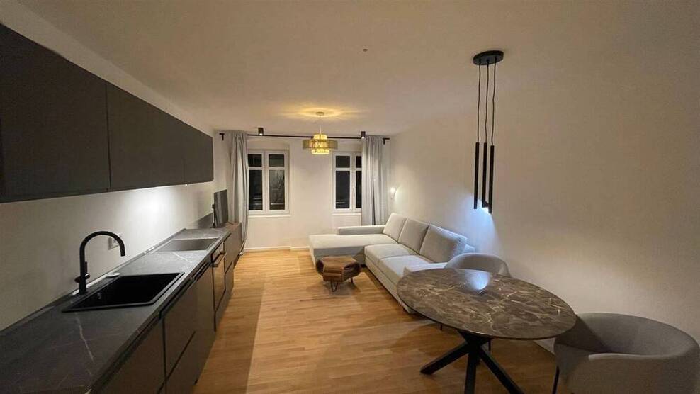 ERSTBEZUG*NEUE MÖBLIERUNG* AUFWEND. MODERNISIERUNG*TOP-LAGE*BALKON*LIFT
