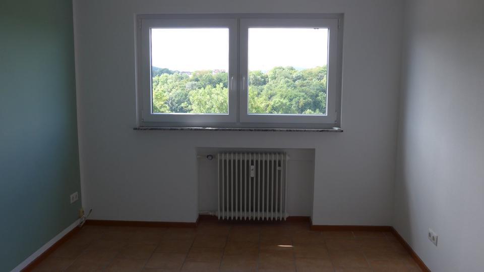 Sonnige Dachgeschoßwohnung mit herrlichem Ausblick ins Grüne