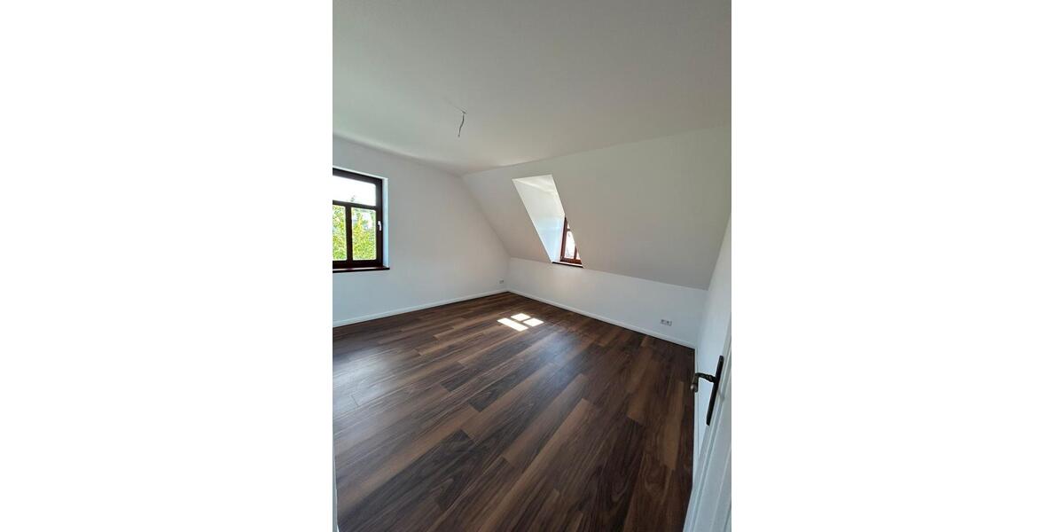 Etagenwohnung Arnsdorf - 3 Zimmer, 94 m&sup2;, 900&euro; | Angebot:21382285