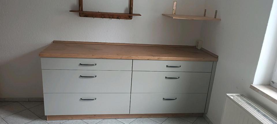 Einfamilienhaus Werdau - 3 Zimmer, 104 m&sup2;, 900&euro; | Angebot:25646926