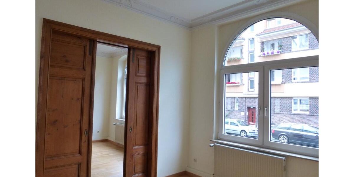 City: Schöne 3,5 ZKB 98 qm mit gr. Balkon für 1-2 P. berufstätig 4 zimmer