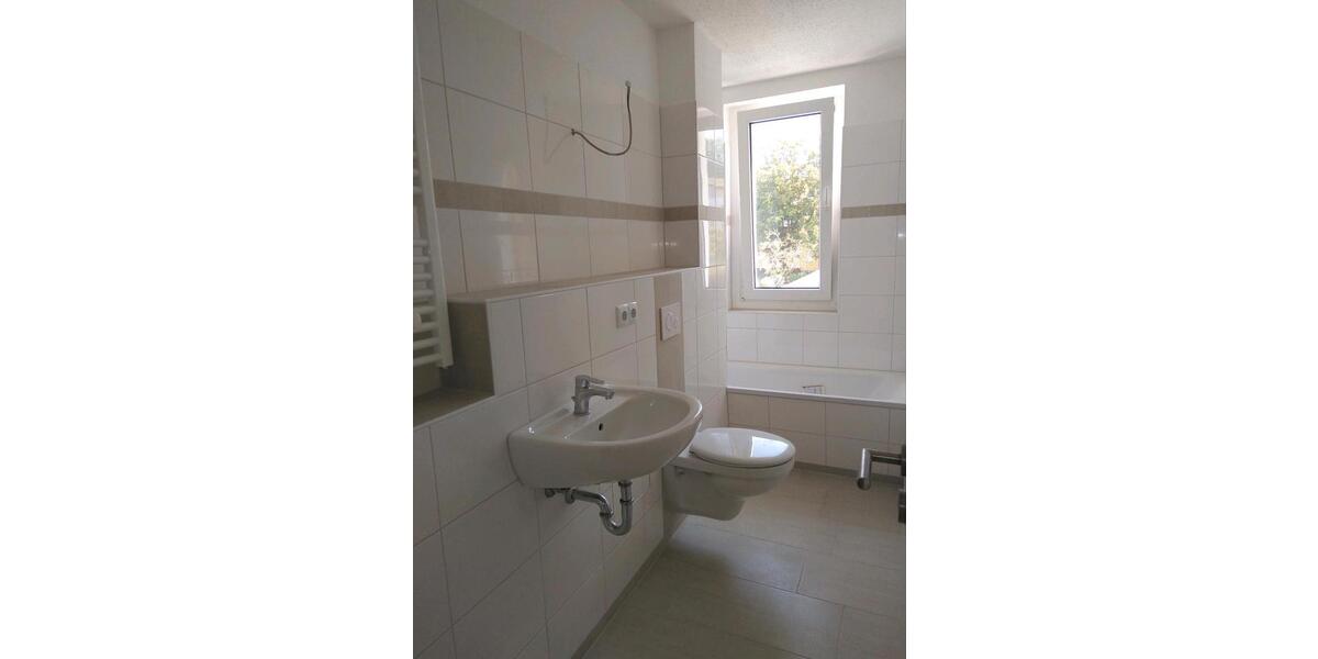 Renovierte helle 5 Zimmer Wohnung, Balkon in Dessau Innenstadt 5 zimmer