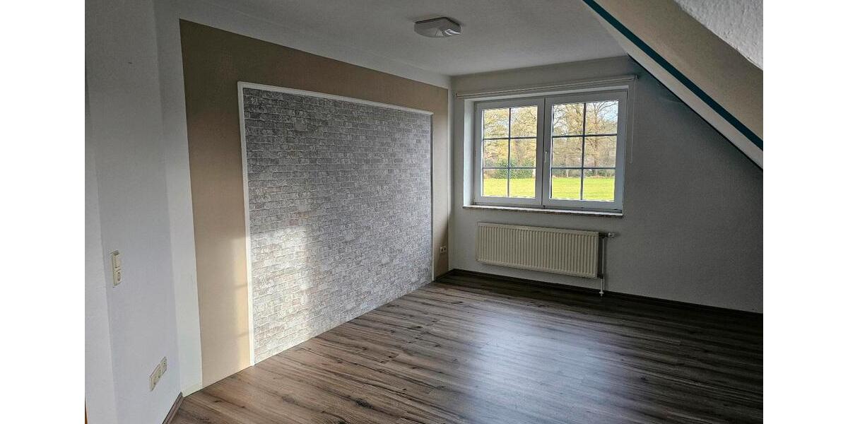 Dachgeschoßwohnung Gnarrenburg - 3 Zimmer, 93 m&sup2;, 650&euro; | Angebot:23837561
