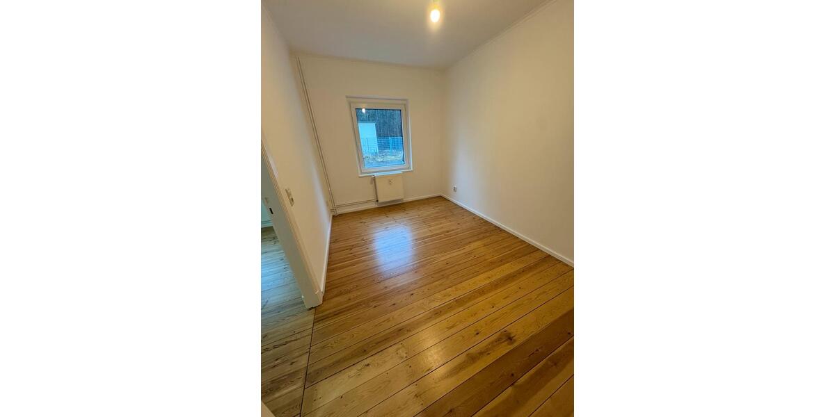 Sanierte 2-Raum-Wohnung im Grünen, nahe Sportplatz, inkls Küche 2 zimmer