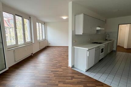 HELLE 2-ZIMMER-WOHNUNG MIT WINTERGARTEN UND OPTIONALEM TIEFGARAGENSTELLPLATZ – NÄHE U-BAHN FRIEDRICH-EBERT-PLATZ zimmer