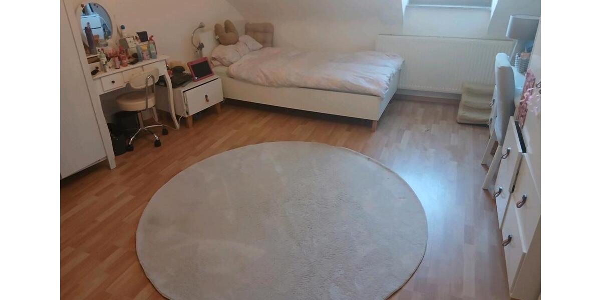 Dachgeschoßwohnung Schweinfurt Gartenstadt - 4 Zimmer, 110 m&sup2;, 750&euro; | Angebot:25752202