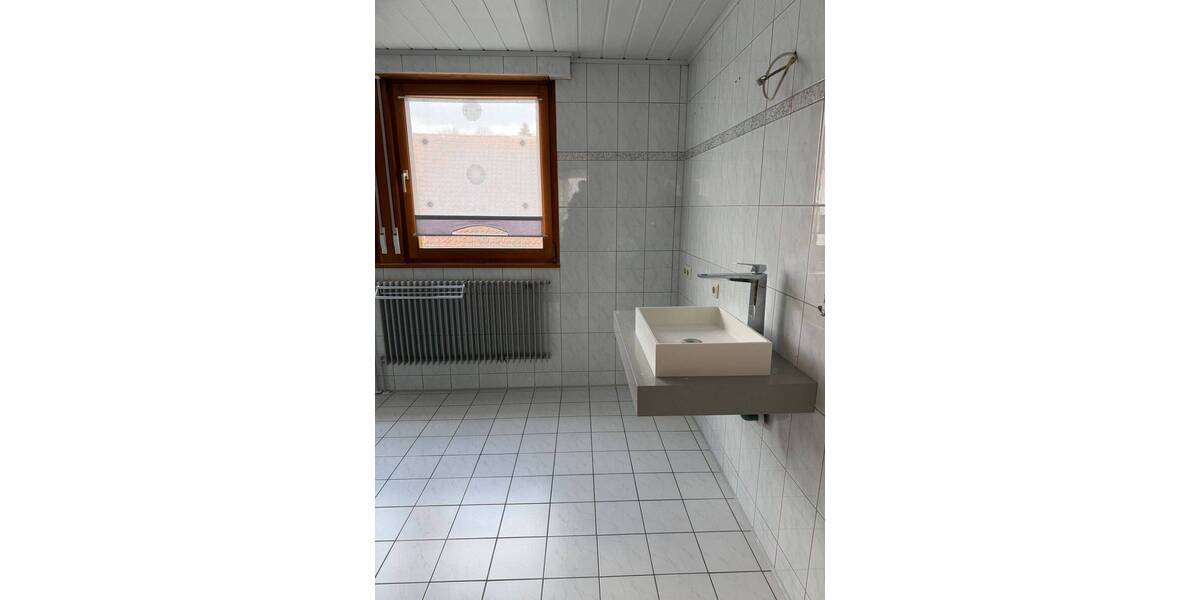 Etagenwohnung Erlangen Frauenaurach - 3 Zimmer, 117 m&sup2;, 1.400&euro; | Angebot:26092188