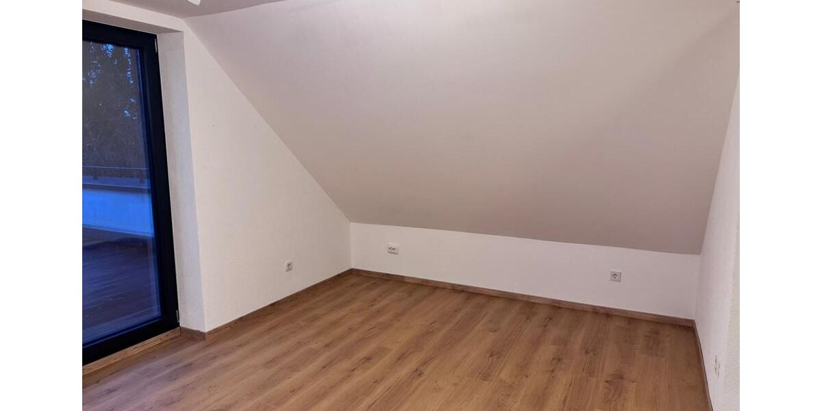 Dachgeschoßwohnung Saarlouis - 3 Zimmer, 76 m&sup2;, 800&euro; | Angebot:25226109