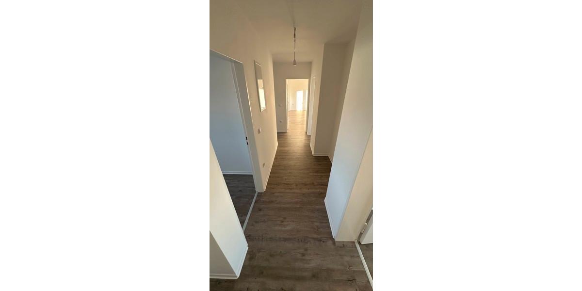 2. OG 4 Zimmer mit Balkon ab Dezember (frisch saniert) 4 zimmer