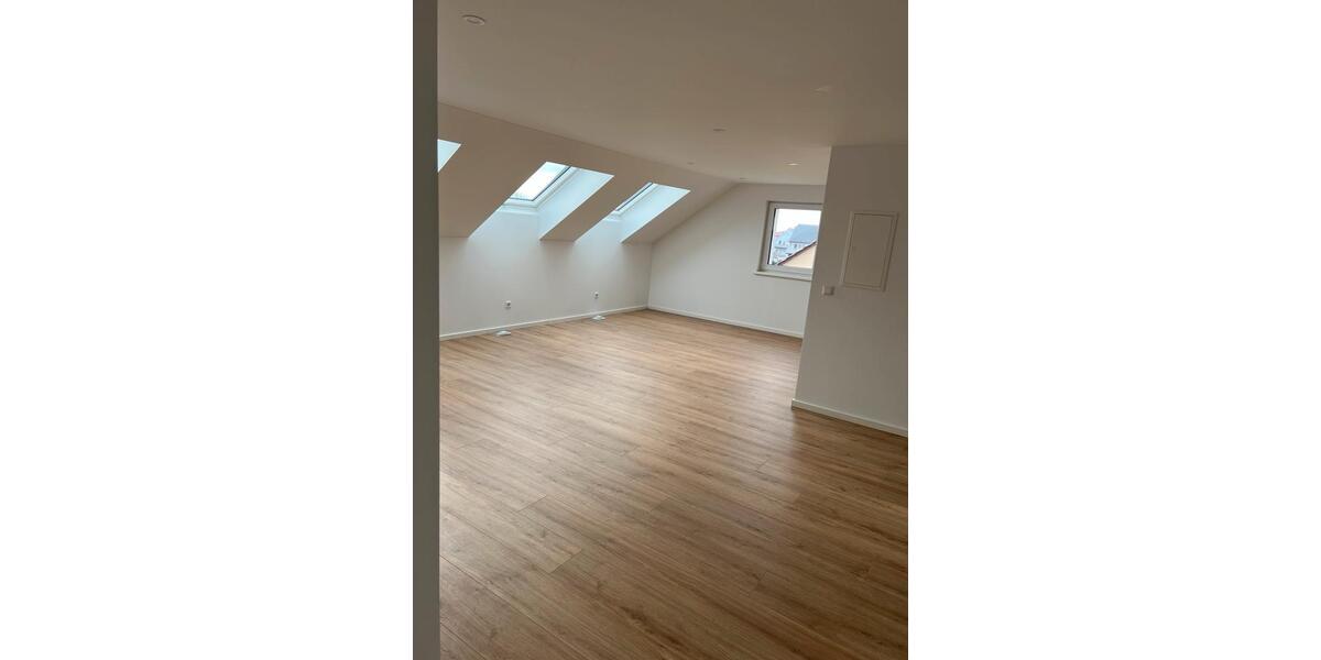 Dachgeschoßwohnung Oettingen in Bayern - 3 Zimmer, 63 m&sup2;, 850&euro; | Angebot:25367454