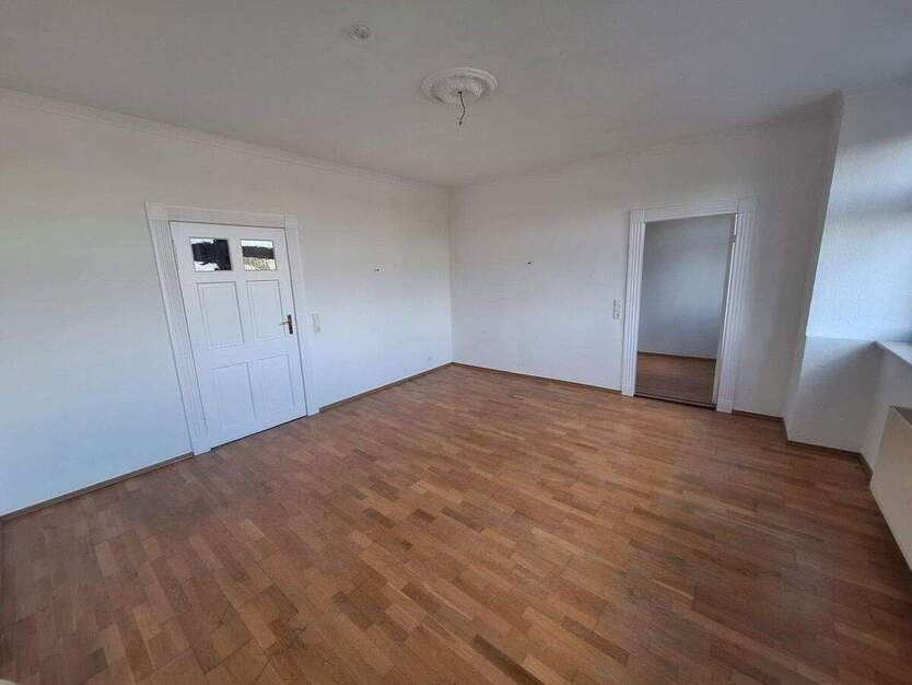 Großzügige, helle 5-Zimmer-Dachgeschosswohnung im Altbau - ruhige Lage mit Weitblick in Ammendorf 5 zimmer
