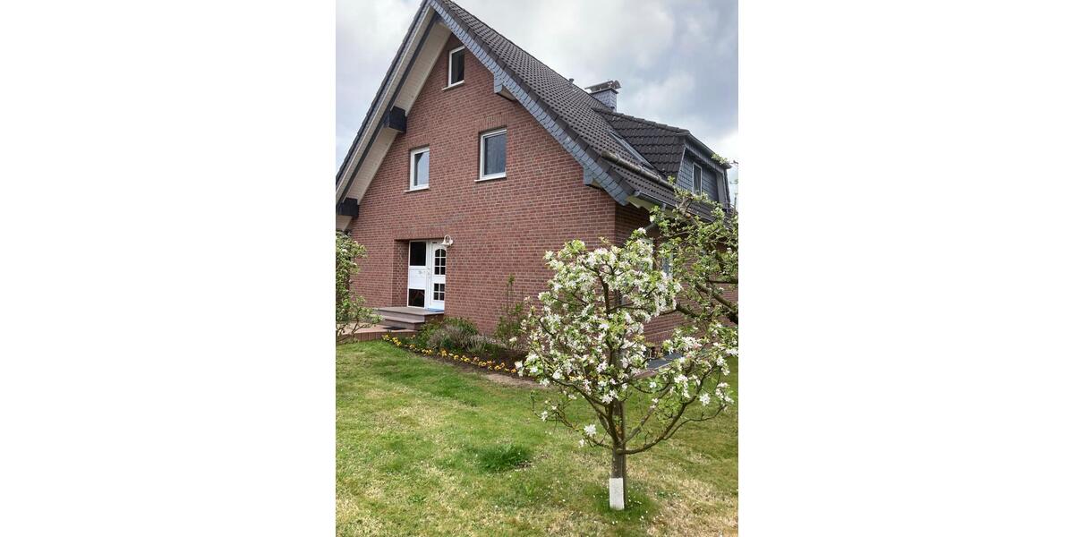 Dachgeschoßwohnung Lügde - 3 Zimmer, 80 m&sup2;, 500&euro; | Angebot:26697838